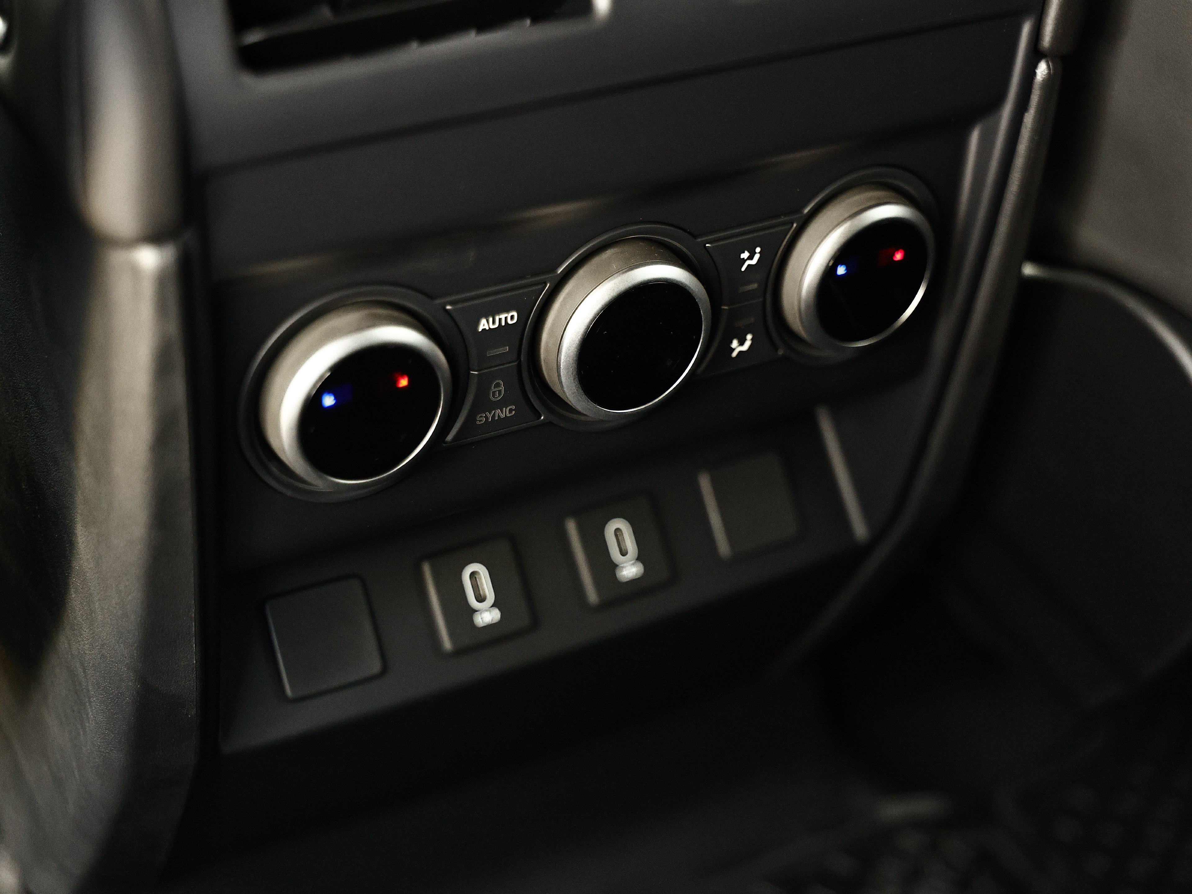 New 2026 Land Rover Defender 110 AWD/4WD image 33