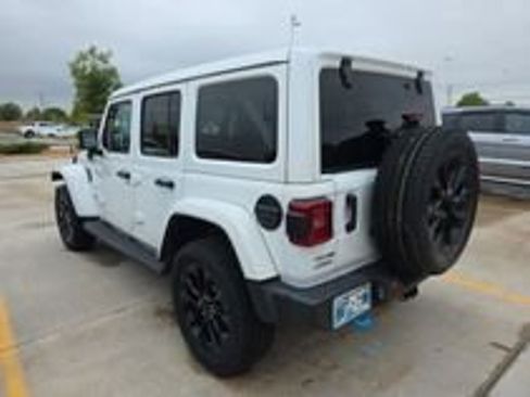 Used 2023 Jeep Wrangler Unlimited Sahara w/ Cold Weather Group AWD/4WD image 18