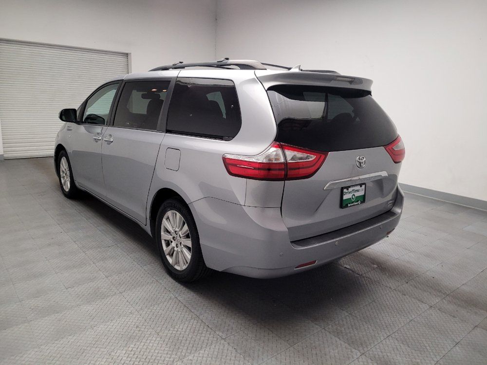 Used 2017 Toyota Sienna AWD image 5