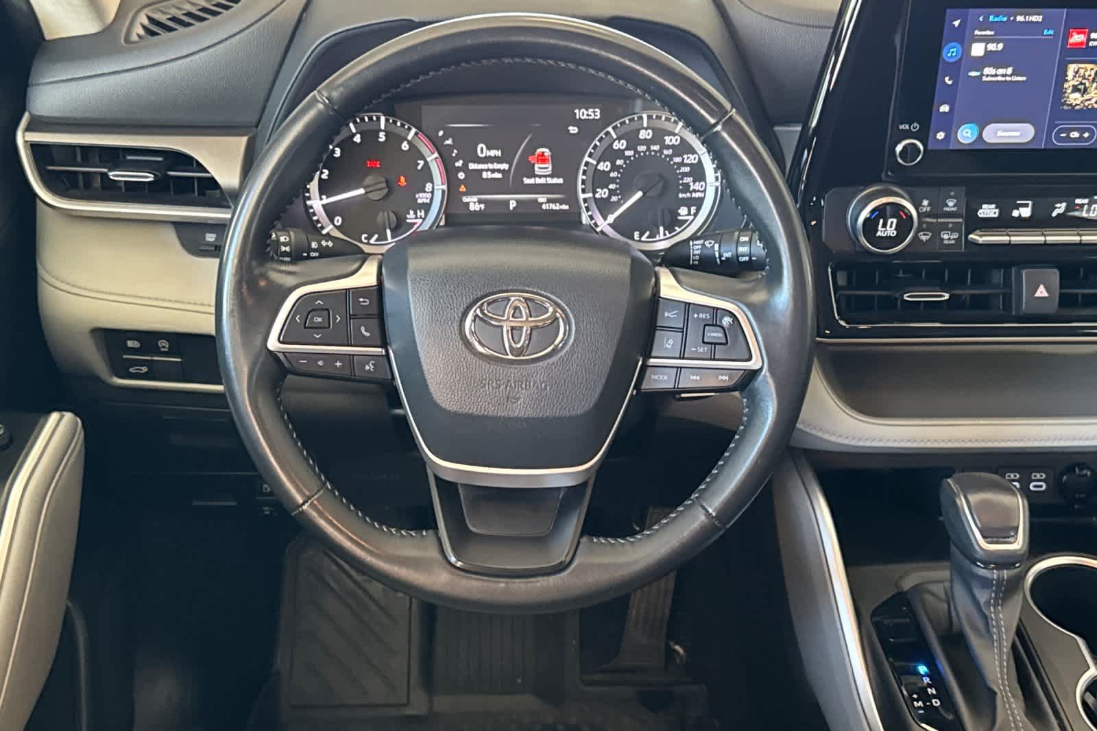 Used 2023 Toyota Highlander LE FWD image 15
