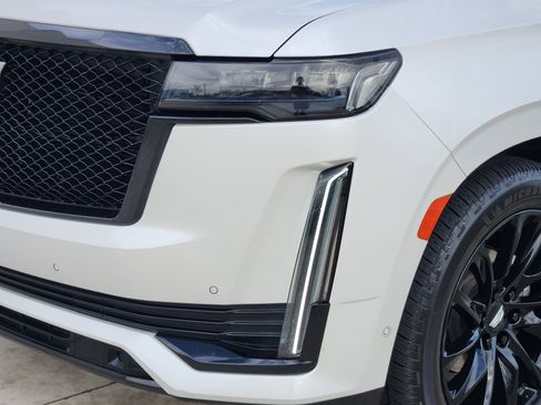 Used 2023 Cadillac Escalade ESV Sport w/ LPO, ONYX Package image 8