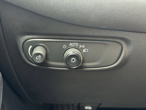 Used 2023 Chevrolet Equinox LT AWD/4WD image 32