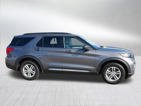 Used 2023 Ford Explorer XLT w/ Equipment Group 202A AWD/4WD image 8