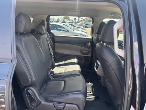 Used 2026 Kia Carnival FWD image 28