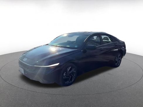 Used 2025 Hyundai Elantra SEL image 7