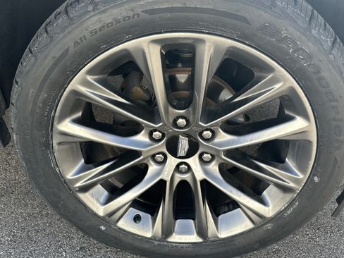 Used 2020 Cadillac Escalade Luxury w/ Escalade Sport Edition AWD/4WD image 15