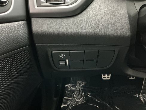 Used 2016 Hyundai Veloster Turbo FWD image 36