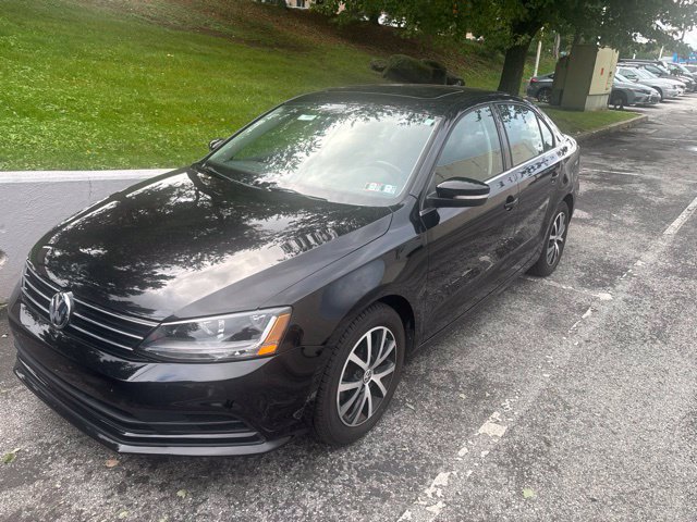 Used 2017 Volkswagen Jetta SE FWD image 2