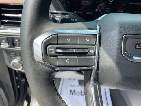 Used 2025 GMC Yukon XL Denali AWD/4WD image 17