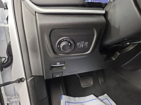 Used 2025 Jeep Grand Cherokee L Laredo image 20