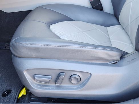 Used 2019 Toyota Camry XLE image 23