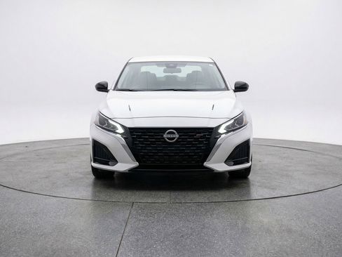 Used 2025 Nissan Altima 2.5 SV image 2