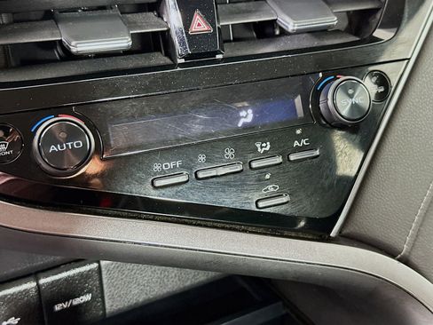 Used 2023 Toyota Camry SE image 17