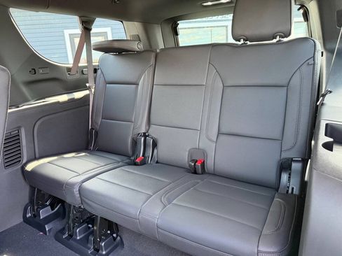 Used 2025 Chevrolet Suburban High Country AWD/4WD image 38