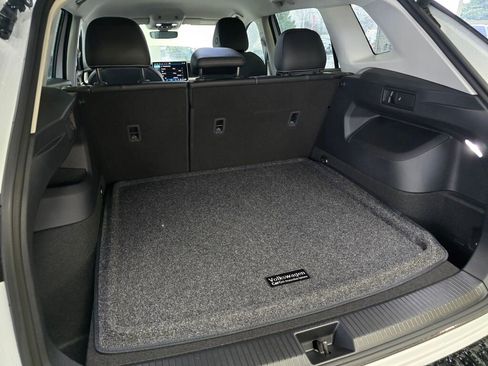 New 2026 Volkswagen Tiguan SE image 18