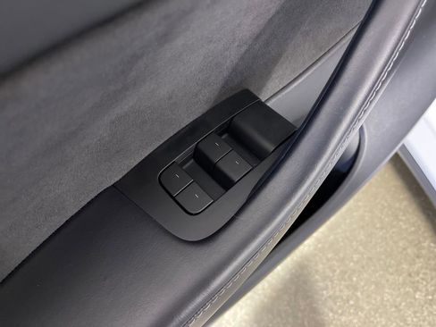 Used 2021 Tesla Model Y Long Range image 18