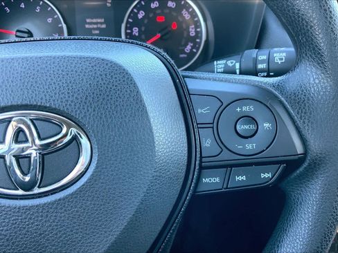 Used 2020 Toyota RAV4 XLE image 24