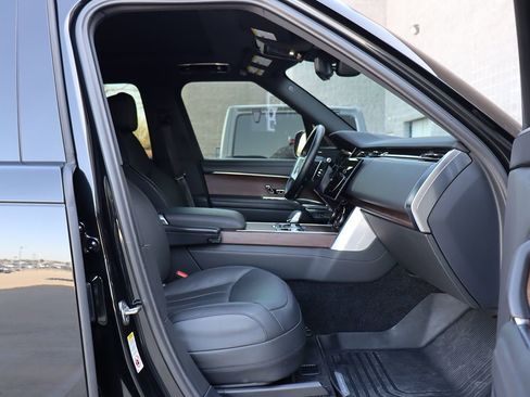 Used 2023 Land Rover Range Rover SE image 34