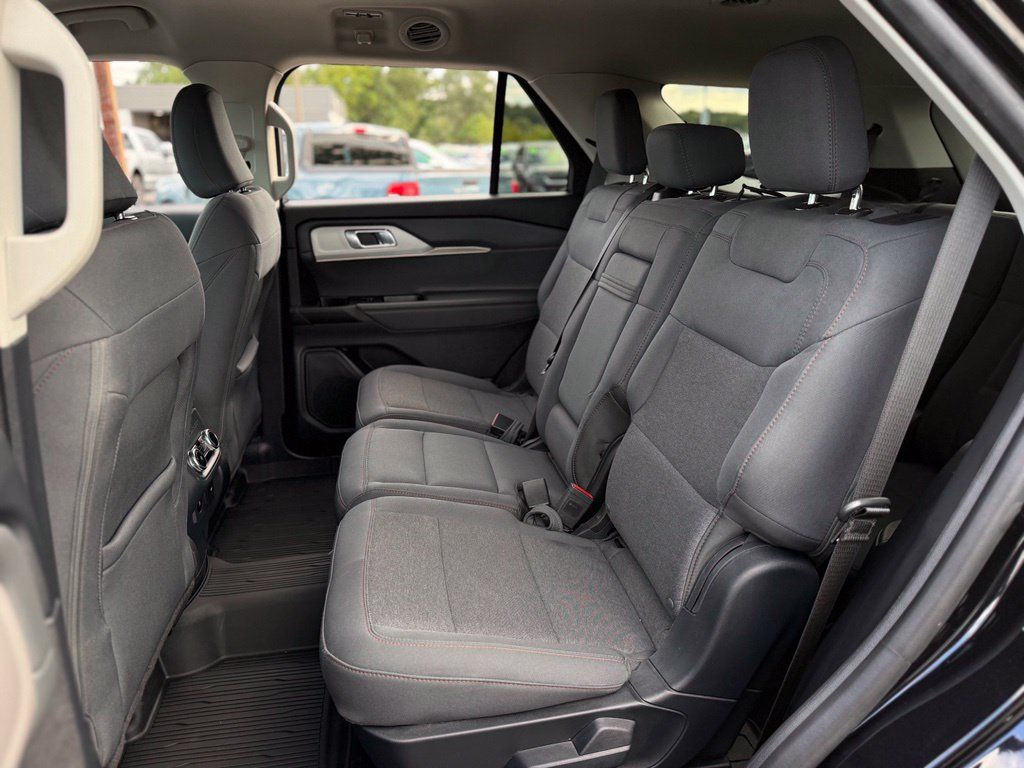Certified 2025 Ford Explorer Active AWD/4WD image 15