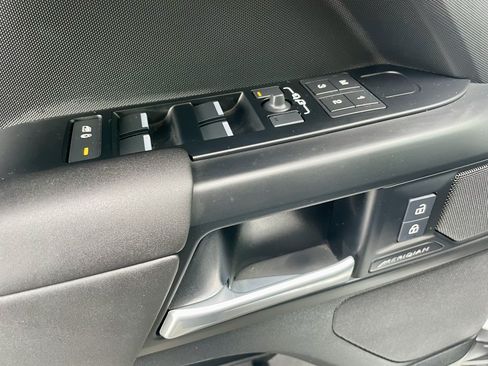 Used 2025 Land Rover Defender 110 S AWD/4WD image 11