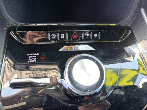 Used 2024 Jeep Wagoneer L 4WD image 7