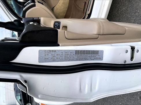 Used 2017 Jeep Grand Cherokee Overland image 21