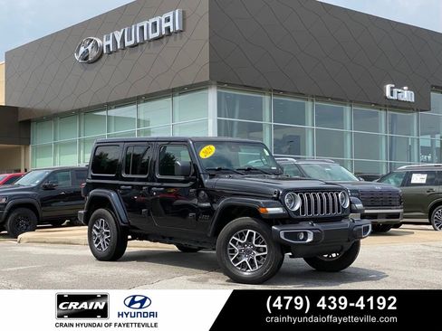 Used 2025 Jeep Wrangler Unlimited Sahara AWD/4WD image 1