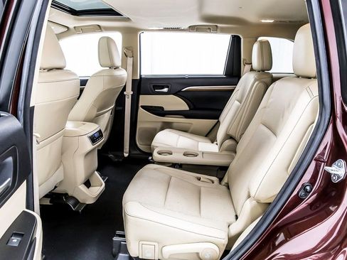 Used 2017 Toyota Highlander Limited FWD image 28