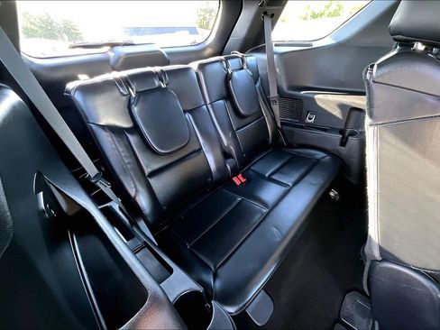 Used 2025 Ford Explorer ST-Line w/ ST-Line Street Pack AWD/4WD image 23