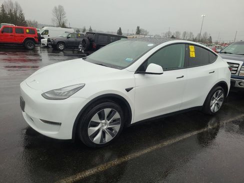 Used 2022 Tesla Model Y Long Range image 2