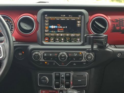 Used 2023 Jeep Gladiator Rubicon w/ Cold Weather Group image 16