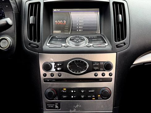 Used 2012 INFINITI G37 Journey w/ Premium Pkg image 26