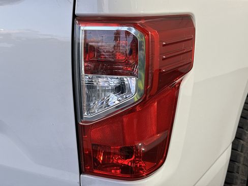 Used 2019 Nissan Titan S image 30