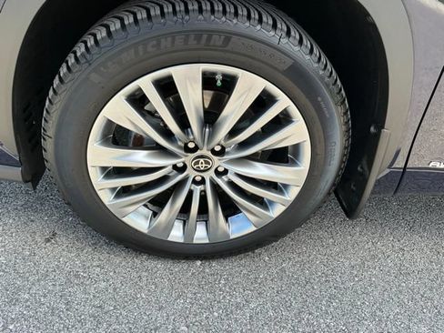 Used 2023 Toyota Highlander Platinum AWD/4WD image 10