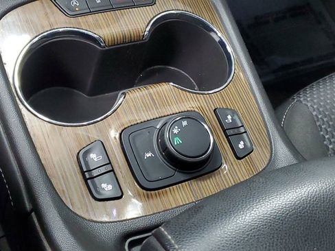 Used 2021 GMC Acadia SLE w/ Driver Convenience Package image 30