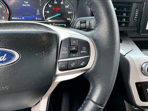 Used 2023 Ford Explorer XLT AWD/4WD image 12