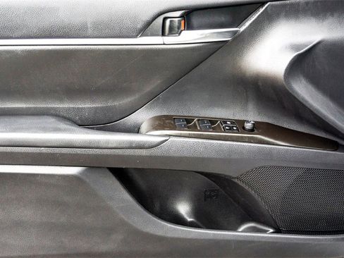 Used 2024 Toyota Camry SE image 10