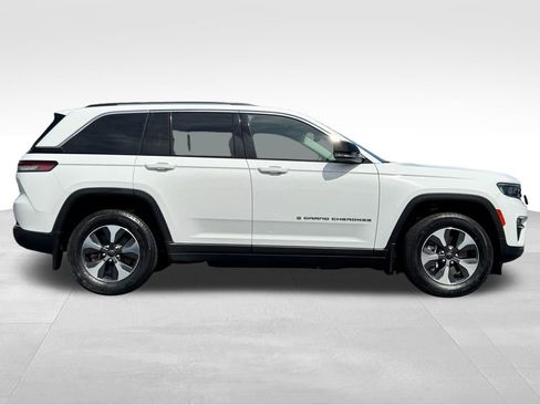 Used 2022 Jeep Grand Cherokee Limited 4xe w/ MOPAR Finishing Package AWD/4WD image 8