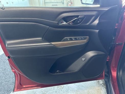 Certified 2022 GMC Acadia SLE w/ Driver Convenience Package image 21