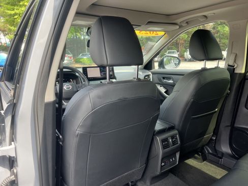 Certified 2025 Nissan Rogue SL w/ SL Premium Package FWD image 20