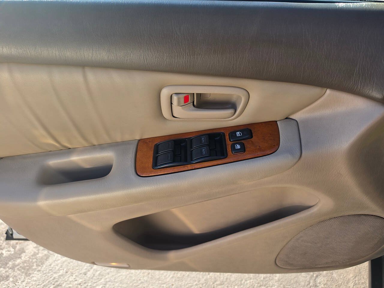 Used 2000 Lexus ES 330 FWD image 18