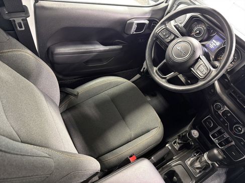 Used 2025 Jeep Gladiator Sport AWD/4WD image 9