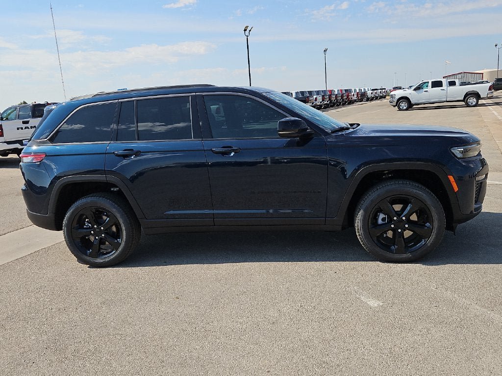 New 2026 Jeep Grand Cherokee Limited w/ Limited Altitude Package RWD image 9