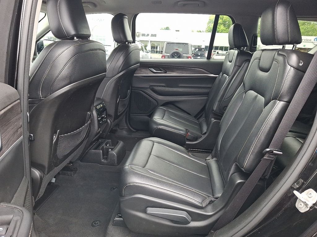 Used 2023 Jeep Grand Cherokee L Limited AWD/4WD image 11