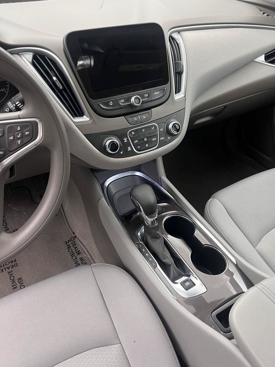 Used 2025 Chevrolet Malibu LT FWD image 5