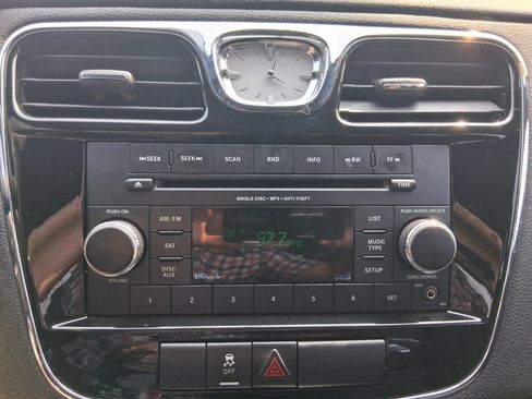 Used 2014 Chrysler 200 LX FWD image 12