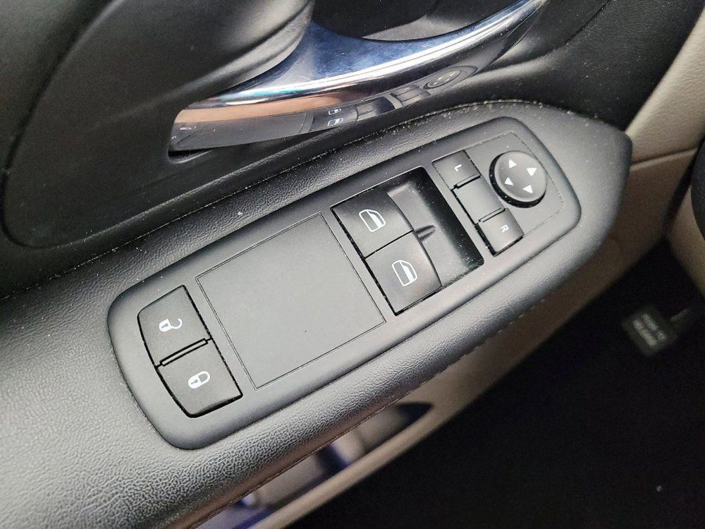 Used 2016 Dodge Grand Caravan American Value Package w/ UConnect Hands-Free Group FWD image 27