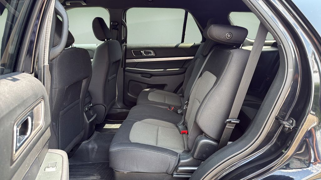 Used 2018 Ford Explorer XLT AWD/4WD image 14