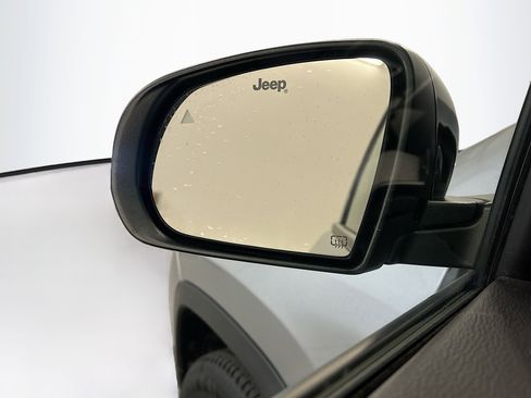 Used 2022 Jeep Compass Latitude image 16