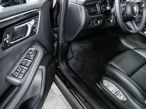 Certified 2026 Porsche Macan Turbo AWD/4WD image 8